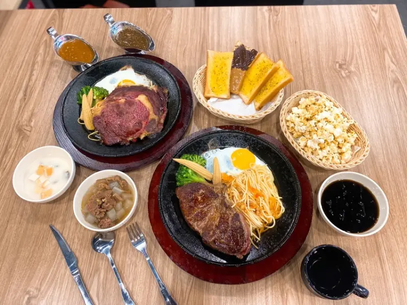 大胃王福音！平價厚切牛排 肉湯冰淇淋甜品無限續 主餐150起免服務費 人从众厚切牛排 - 林非帶你飛