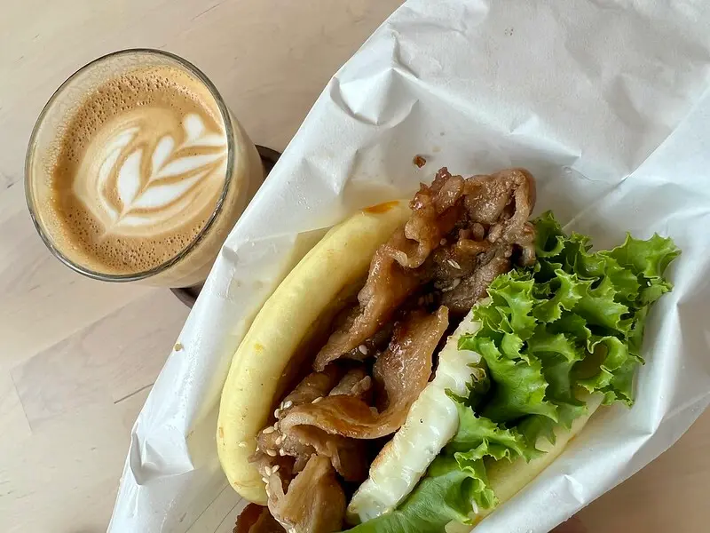 【台灣，桃園市，中壢區】Warm Air - 暖空咖啡，被「割包」耽誤的咖啡店。（中壢美食/中壢咖啡館/中壢刈包）
