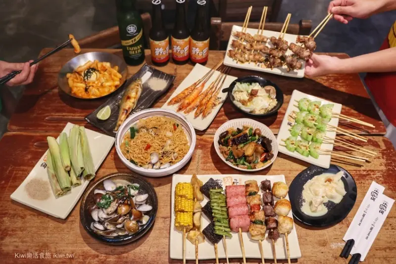 就醬子烤吧彰化民族店｜彰化烤肉推薦專人烤肉.平價串燒.炒滷味.炒泡麵都好吃！彰化宵夜的好去處 - Kiwi 樂活食旅