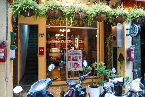 三重新開幕漂亮咖啡館，布朗尼、鹹派只要60元！超喜歡