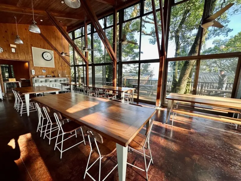 南投。鹿谷仙境中的獨棟小木屋以及絕美的玻璃屋餐廳︱蟬說：鳳凰亭序自助式一泊二食︱內有訂房優惠碼