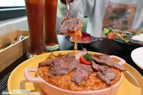 台中勤美早午餐｜寵物友善餐廳【三口ㄜˋ了-勤美店】審計新村早午餐新選擇