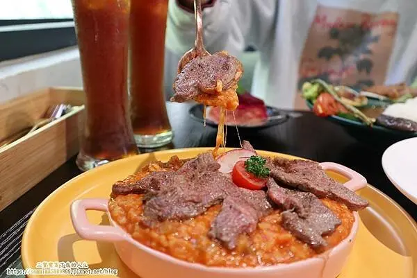 台中勤美早午餐｜寵物友善餐廳【三口ㄜˋ了-勤美店】審計新村早午餐新選擇