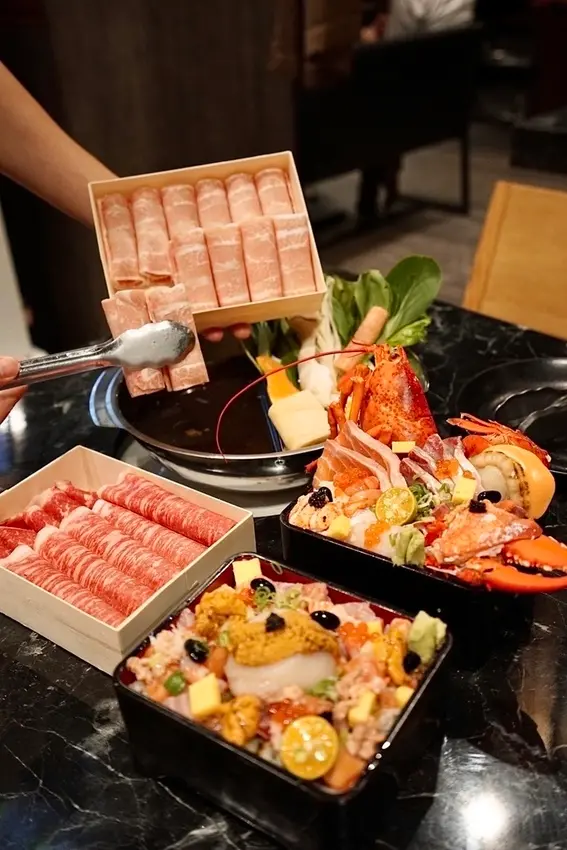 吉道水產 - 超好逛海鮮超市，百樣新鮮食材任你挑，現買現吃不限金額享免費壽喜燒鍋，各式頂級海鮮丼飯現點現做，享受最新鮮的海鮮大餐