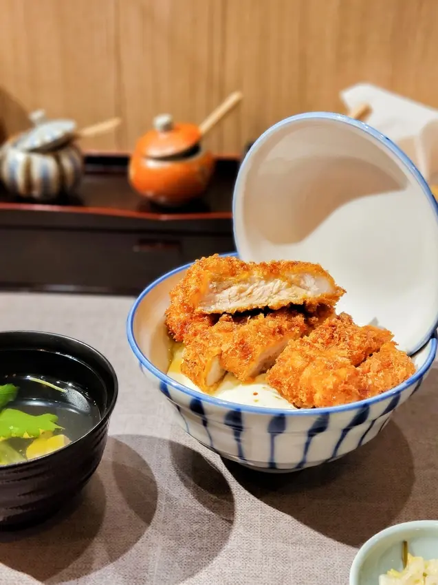 中山小日本的新開幕熟成豬排飯，不早來可是要排1個小時以上！