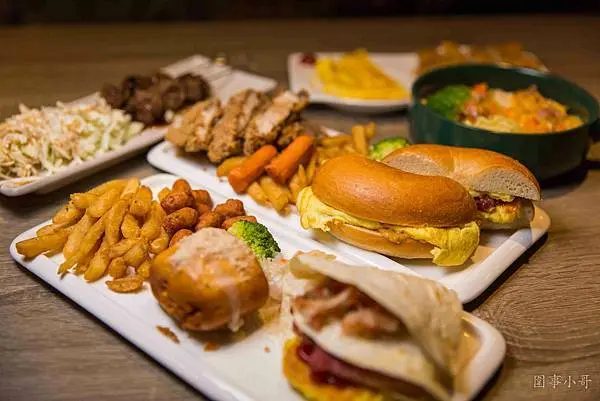 中壢龍岡寵物友善餐廳推薦-哈宅＿Ha Zhai寵物友善餐廳，餐點用心而且店狗哈哈超友善！可以帶自己家的阿貓阿狗一起來吃飯。