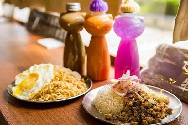 八德美食貓奴必訪-泰蘭嬌商行，竟然有巨大緬因貓坐檯～來這裡用餐擼貓陪貓玩，多種願望讓貓奴一次滿足～