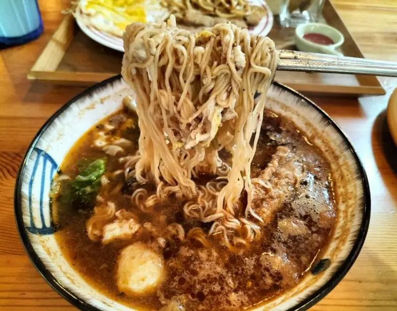 餐點豐富物超所值大推鍋燒麻辣泡麵-Yolk Brunch 嘉義悠刻早午餐
