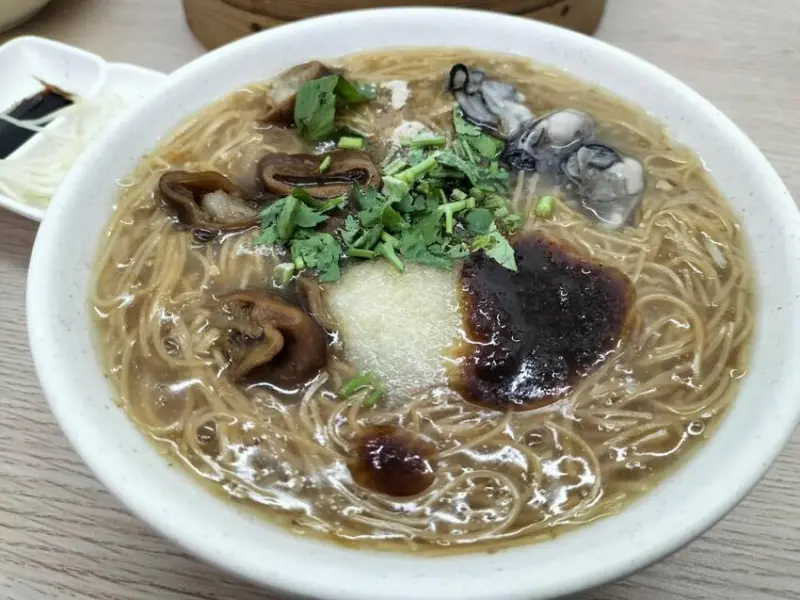 蚵仔大顆肥美大腸頭滷的夠入味-高雄正義蚵仔麵線嘉義店