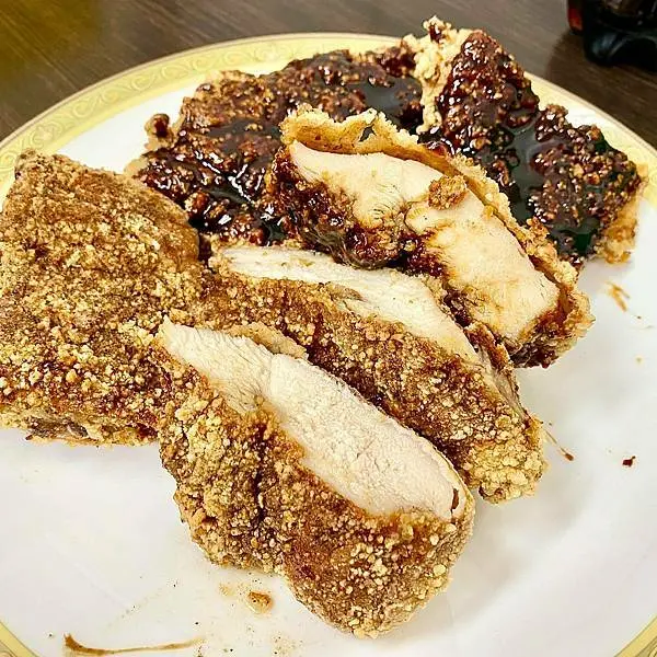堅持溫體現點現炸‧爆厚鮮嫩多汁‧酥脆雞排與濃郁照燒醬的甜蜜組合│桃園龜山魔王厚切傳統雞排