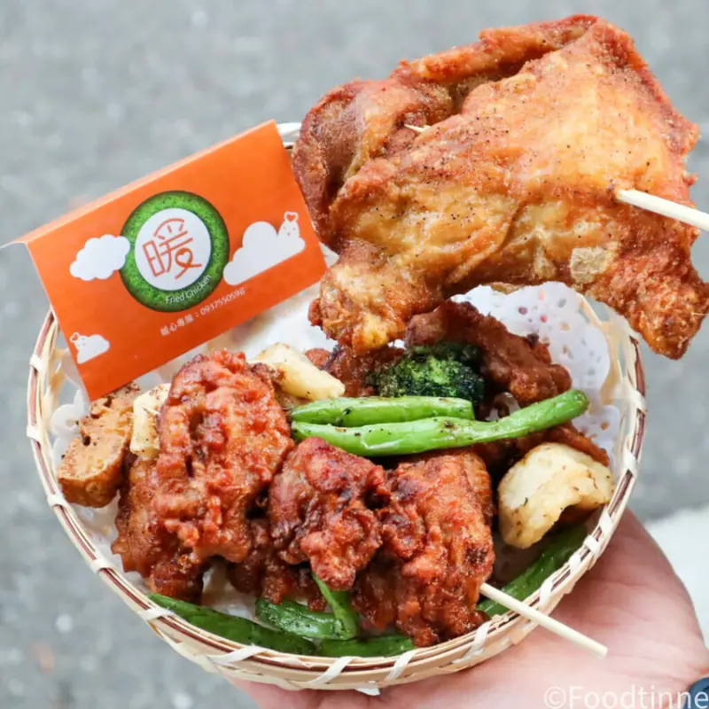 【暖男炸雞｜市政府美食 】永吉路上最好的炸雞 炸雞超嫩又多汁 焦糖、蒜味可供選擇 大口咬下去超過癮 必點酥炸魚下巴 肉質鮮甜 附最新菜單