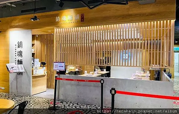 大師兄銷魂麵舖-信義店/銷魂麵舖生意好，麵體Q彈味道足；清燉三寶很厲害，小菜表現也不俗。/現在加入「大師兄官方LINE@」綁定會員，有「好禮雙重送」哦~