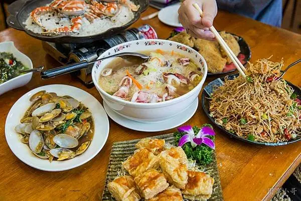 新北萬里美食小旅行-阿杰萬里蟹大啖超新鮮現撈海鮮！再到野柳地質公園散步消食順便看看女王頭跟俏皮公主吧～