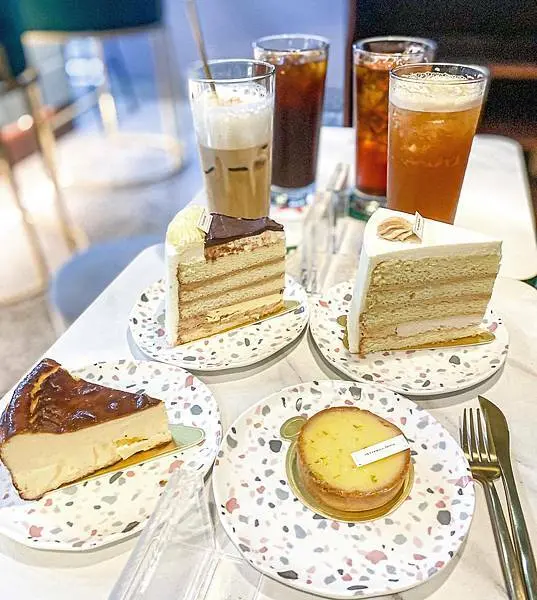 (台北西門町站)VK cooking house 台北西門町捷運站下午茶蛋糕甜點店推薦 精美戚風蛋糕檸檬塔/司康/馬卡龍/可麗露/巴斯克蛋糕 客製化生日蛋糕 營業到22:00晚上也可以品嘗