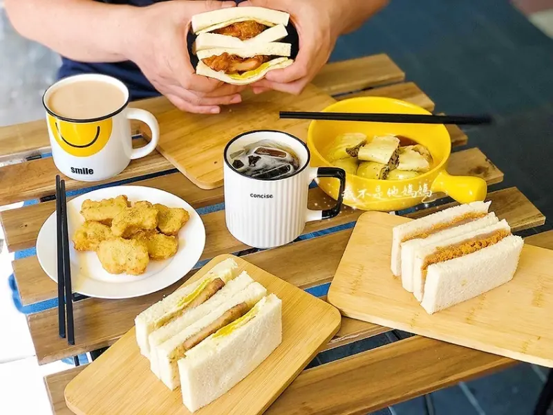 永和頂溪早午餐推薦  留戀吐司永和店  超大酥脆雞腿排蛋吐司  肉排蛋吐司搭配福源號花生醬  黑芝麻鮪魚蛋餅必點