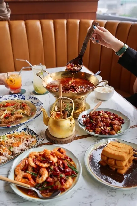 【台北美食】PACKIE銀杏川酒菜館 - 結合調酒與川菜的頂級餐酒館！體驗舌尖上的椒麻雙重奏！台北信義區美食推薦