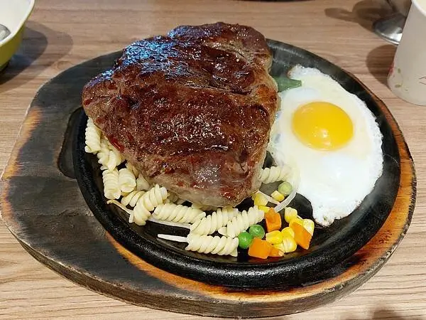 爭厚厚切牛排．板橋亞東原創（總店板橋南雅店）～厚切牛排爽快大口吃