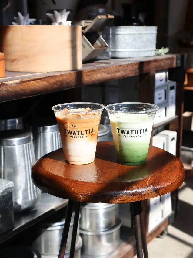 大稻埕新開幕選物咖啡廳 蛋黃酥、綠豆椪、鳳梨酥