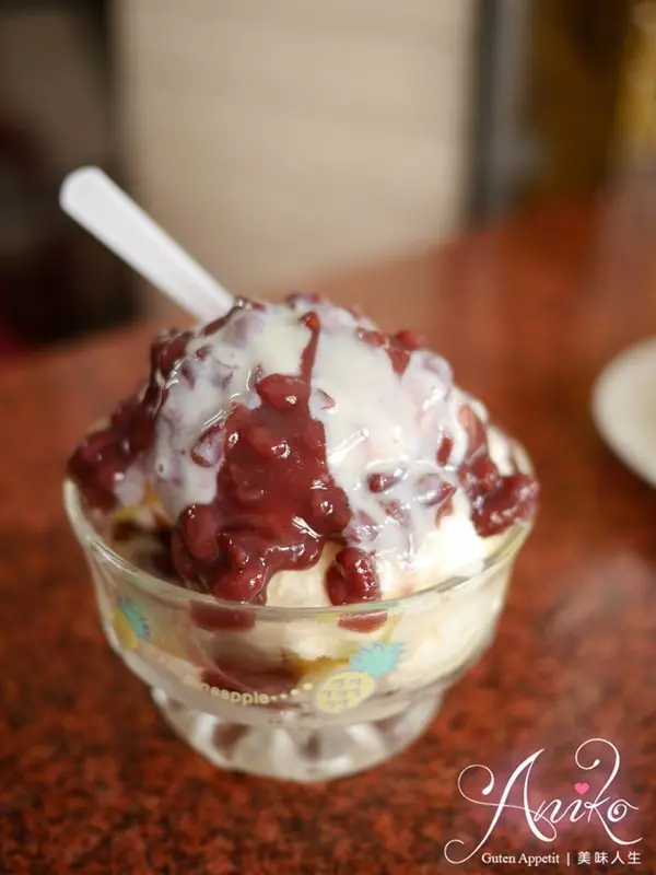 【台南美食】太陽牌紅豆牛奶霜。60年冰品老店～在地人從小吃到大！濃郁奶香牛奶霜超級歐伊係 - ANIKO 艾妮可美味人生