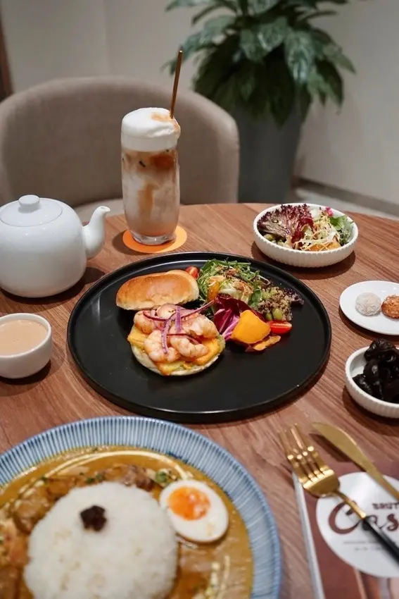 【台北美食】A2H - 宛如圖書館的咖啡廳！奶茶控必點鍋煮奶茶！舒適環境搭配悠閒下午茶，商務辦公首選！台北大直咖啡館推薦