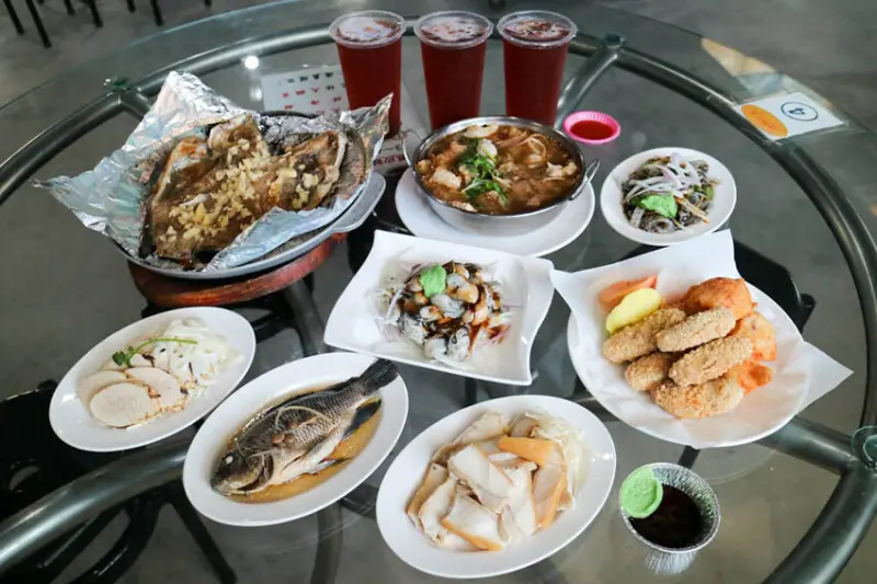 【嘉義美食】黑皮妹布袋蚵仔料理店｜腿庫飯｜新鮮黑白切｜大鍋菜｜飄香肉燥飯 古早味手路菜