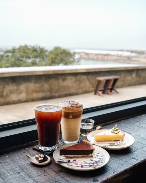 海、甜點、與貓．無法抗拒的組合｜新北市三芝區｜我們在海邊