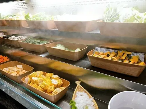 美食【新北市。海仙水產鍋物】飲料蔬菜自助吧吃到飽｜環境美還有育嬰室｜文內含完整菜單