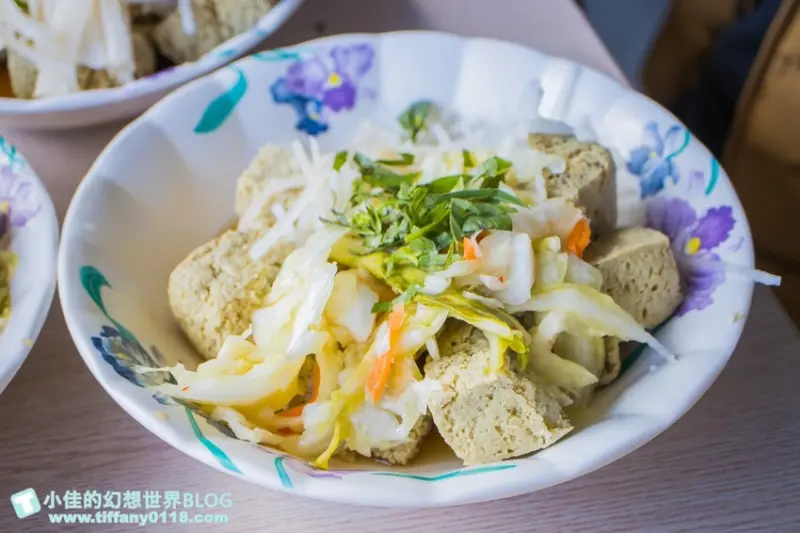 花蓮縣花蓮市[花蓮美食]玉里橋頭臭豆腐花蓮店/自製豆腐+3段高溫油炸/獨家配料+外酥內嫩/花蓮必吃排隊名店