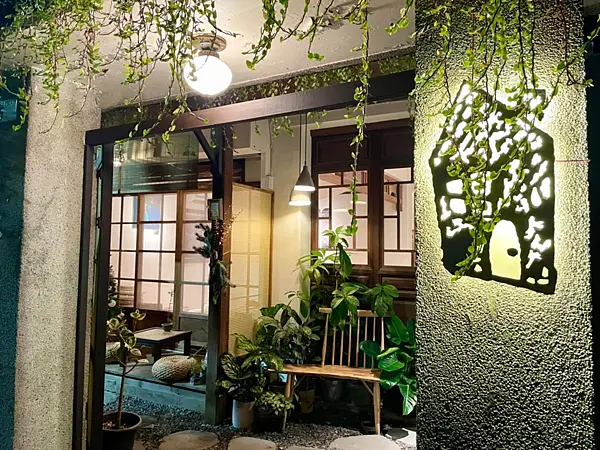 【咖啡茶空間】台北｜浮生避難所｜茶咖啡畫作圍繞暫時忘卻塵囂