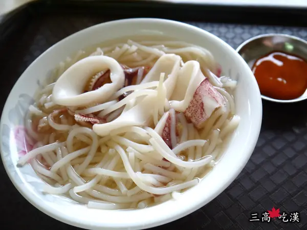 [第二攤食記] 台南－邱家小卷米粉＆泰成水果店~(吃不習慣的小卷米粉＆頗有意思的水果店)