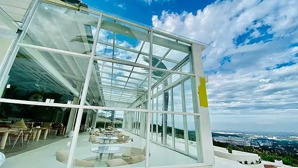 桃園新開玻璃屋餐廳【夏夕夏景 Summer Land】龍潭乳姑山景觀餐廳/季節限定芒花盛開/最新資訊分享/桃園最新超夯景點2021