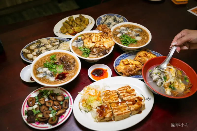 四味飄香，每日東石直送新鮮又肥美的蚵仔做成的蚵仔麵線超美味！還有限定內用版的招牌炸蛋系列！吃過就回不去啦～～～～