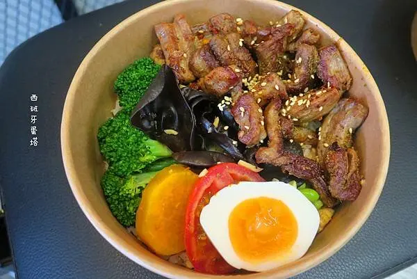 Mr. Buff 飽腹先生｜為了他！我願意天天吃健康低脂餐！可以加肉加量再加飯，另外也有提供花椰菜米、青花椰菜的餐盒！