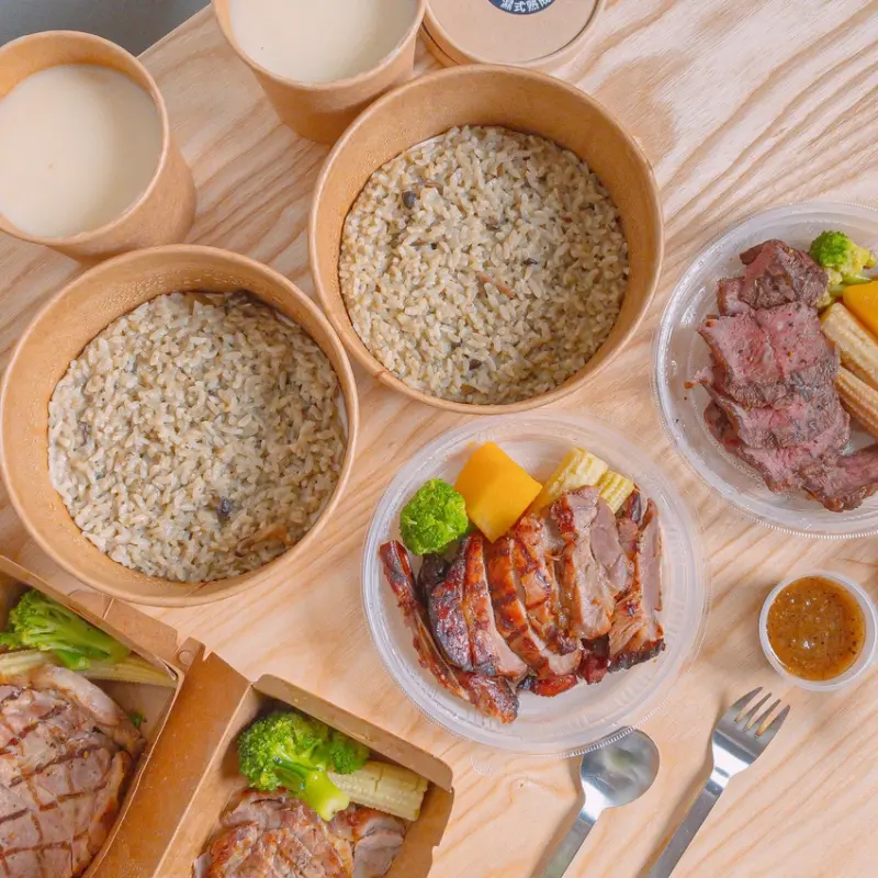 CP值超高的外帶排餐，買一送三，400內有雙主餐、燉飯和濃湯，樣樣都不踩雷 | 【台北 大安區】瀧厚炙燒熟成牛排 大安店