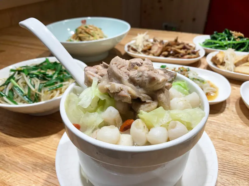 米其林必比登推薦美食，雙月食品社-八德店，前三名推薦菜色，湯控必收！