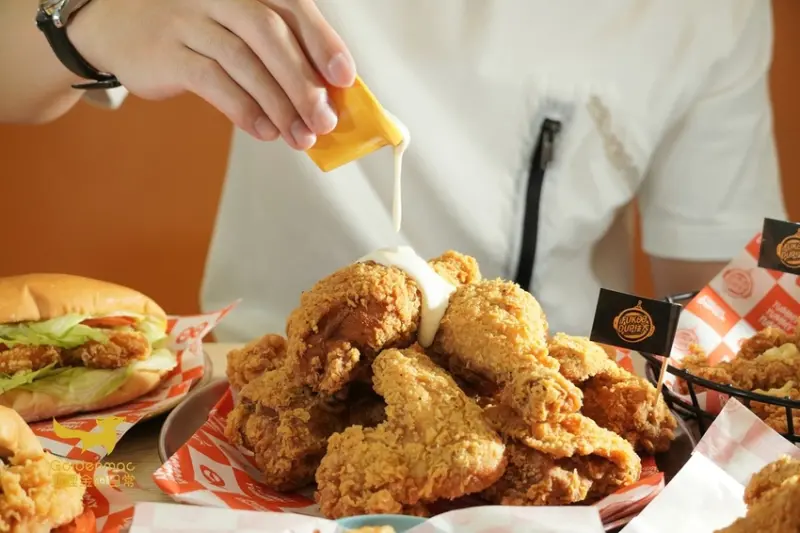 台中美食｜法大炸雞 2021超狂雪山炸雞 跨年、聖誕節派對餐點下去 就是只愛台灣溫體炸雞