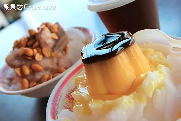 台南白河美食－竹門鈺雪冰枝店 香蕉冰加上煉乳布丁還是鬆軟的芋頭 每一口都充滿幸福感