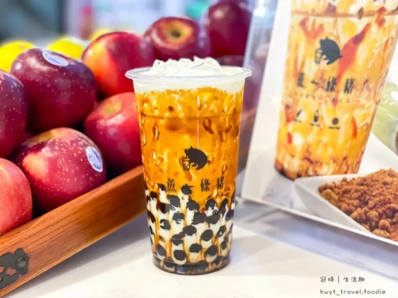 【蔗一條豬】新竹東門市場美食，2021新竹北區手搖飲、下午茶推薦，手炒蔗糖高大鮮乳新鮮水果都在這！最新菜單