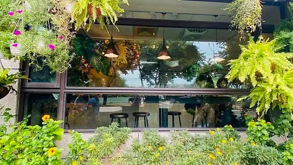 桃園森林系餐廳【越啡Viet Cafe】綠意盎然的植栽系咖啡廳/平價越式餐廳/百元初就能享用異國料理/桃園CP高越式料理餐廳
