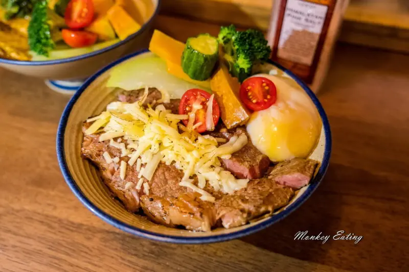 【新竹美食】硬派主廚的軟嫩料理｜復古老宅餐廳丼飯，東門市場美食推薦 - 貪吃猴的幻想