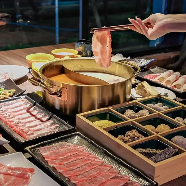 【台北美食】涮辛酸火鍋吃到飽～邵庭火鍋必吃！麻辣火鍋、酸白菜火鍋推薦～澳洲和牛、日本干貝、哈根達斯吃到飽～捷運六張犁美食