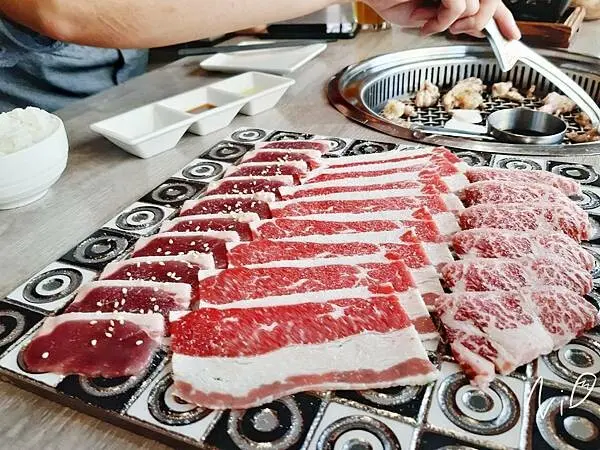 [台中北區]山鯨燒肉。雙人肉慾解放套餐。安格斯牛/現採杏鮑菇/北海道干貝/櫻桃鴨胸/黃金角切/抹茶臭臭泥