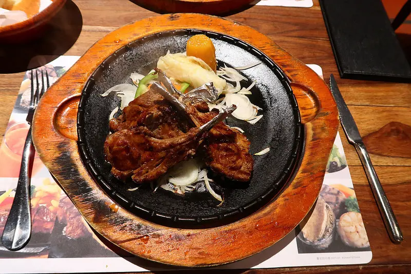 【花蓮美食】歐鄉牛排|一間屬於中永和人和花蓮人才懂的餐廳!老西式復古裝潢彷彿時空穿越@鮪魚的奶奶