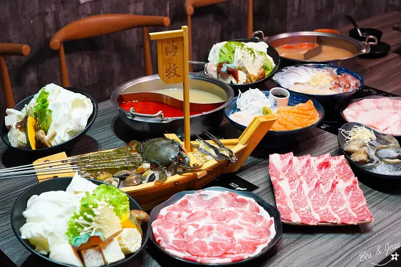 海牧水產鍋物》超新鮮好吃活體海鮮、平價頂級熟成肉火鍋，還可以觀賞悠遊自在的水母 !  板橋人氣推薦鍋物餐
