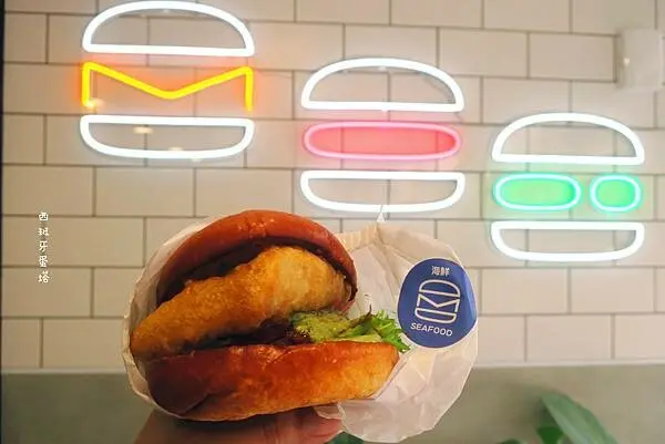 Mooo Burger漢堡｜市政府捷運站旁！不爭第一，只做唯一，原型食物不加工漢堡，搭配新鮮美味果昔，台北最好吃漢堡～