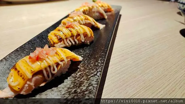 宜蘭.羅東-耕壽司宜蘭旗艦店，停車方便店內裝潢更是美!不變的是依舊好吃的美味