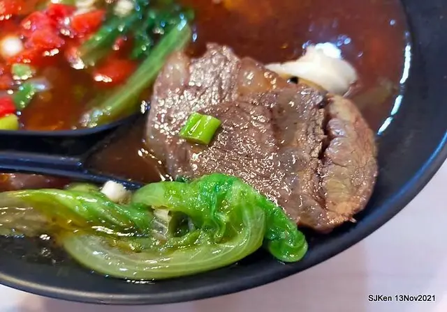 「豐盛刀削麵 -長安店」---隱身台北三條通巷內美食，湯鮮肉嫩的番茄牛肉麵! 