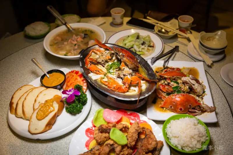 秋蟹首選！要吃肥美的萬里蟹就來錦園漁夫料理吧！吃看看現撈活跳跳的肥美秋蟹喔～各式海鮮料理也都美味便宜呢！