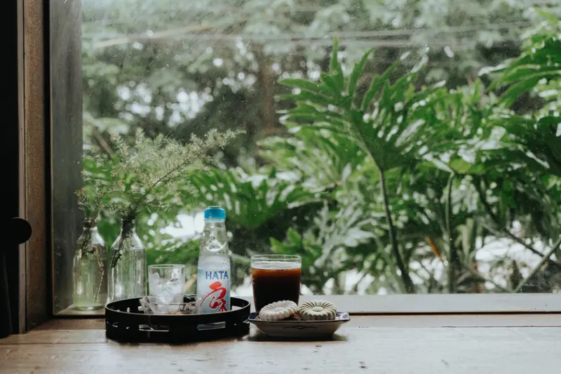 觀音山麓咖啡廳，有山有水，滿室的復古靜謐時光｜新北市八里區｜美好時光．八里