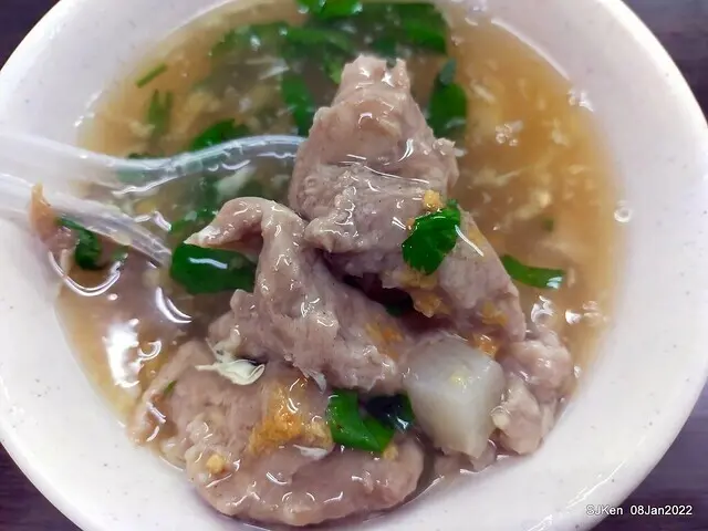 (北投市場周邊美食)「中央現做赤肉焿」--- 特色手工現做薄漿赤肉羹湯，平價巷弄美食好滋味!